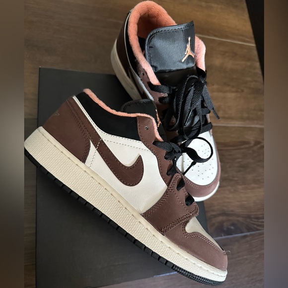 Air Jordan 1 Low SE GS’ Light Choclate - Picture 5 of 5